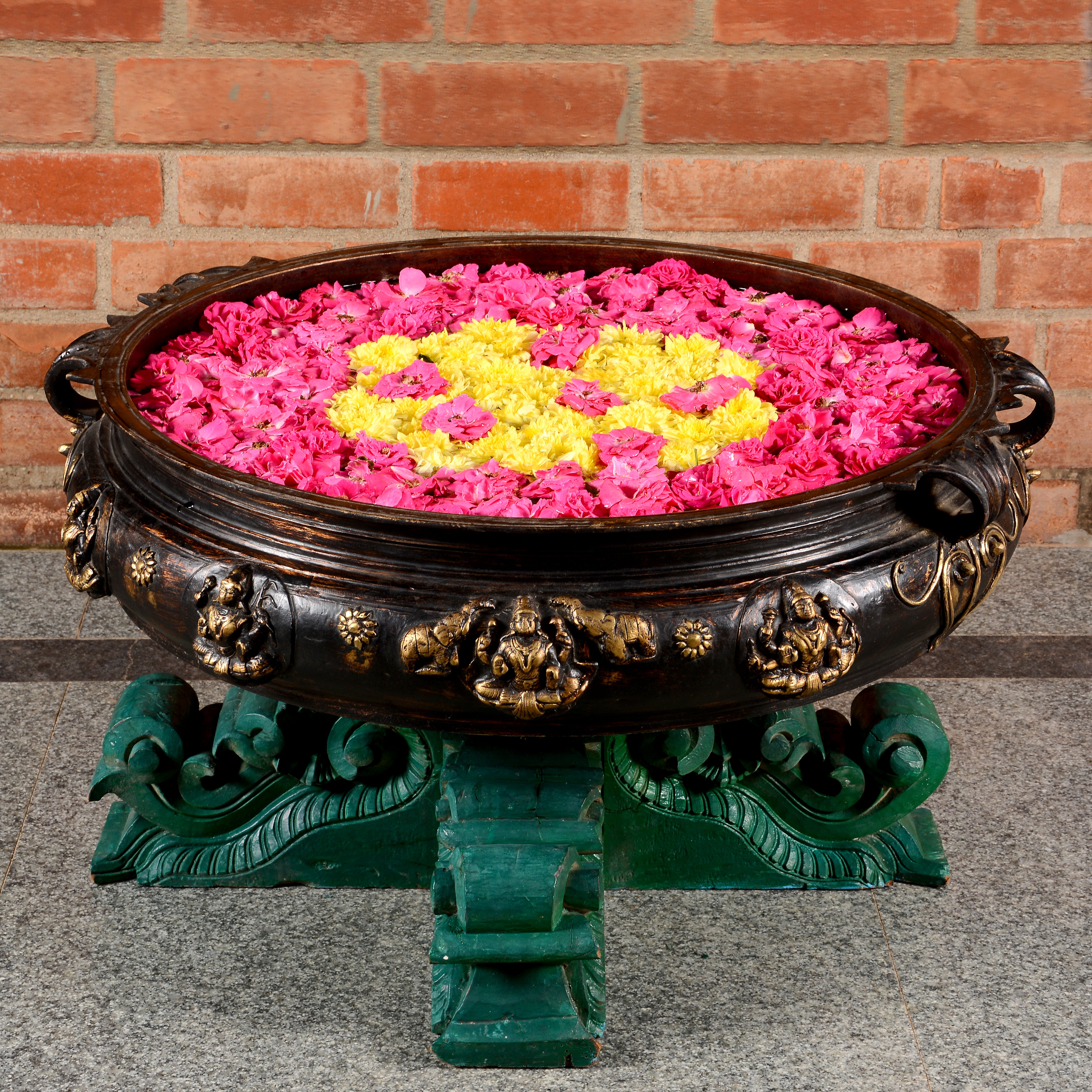 Jozi Maran sutni yutib yuboradi